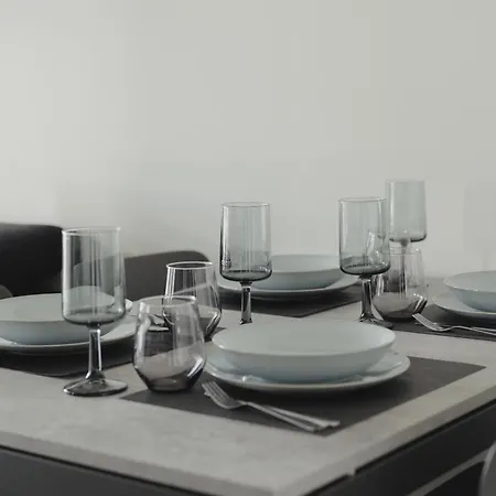 Gohost - Modern And Bright With Terrace And Balcony