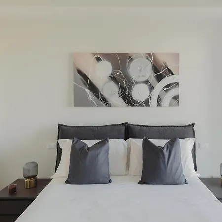Daire Gohost - Modern And Bright With Terrace And Balcony