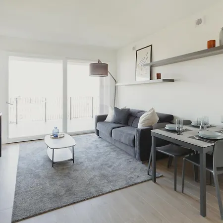 Daire Gohost - Modern And Bright With Terrace And Balcony