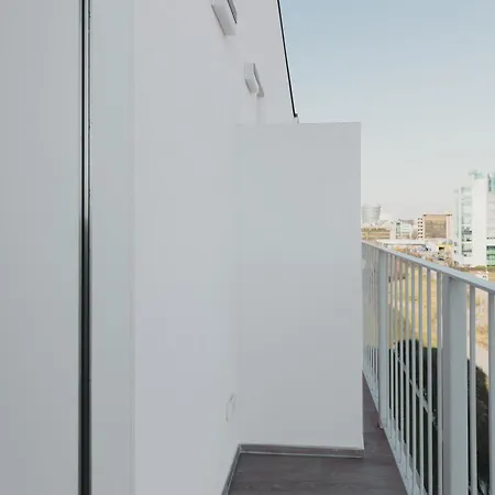 Daire Gohost - Modern And Bright With Terrace And Balcony *