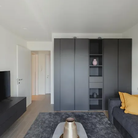 Gohost - Modern And Bright With Terrace And Balcony