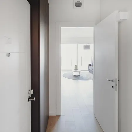 Gohost - Modern And Bright With Terrace And Balcony