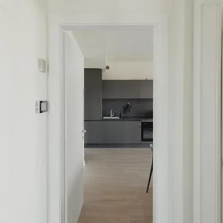 Gohost - Modern And Bright With Terrace And Balcony Apartment *