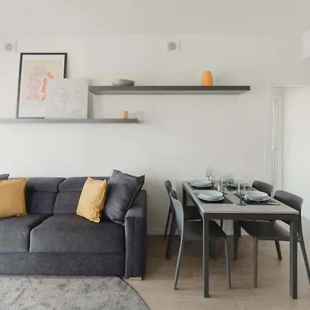 Gohost - Modern And Bright With Terrace And Balcony Daire Milano