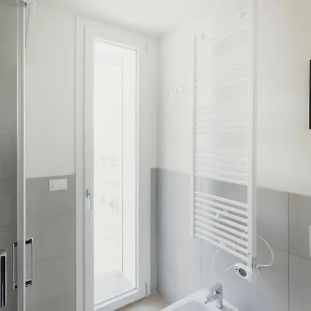 Gohost - Modern And Bright With Terrace And Balcony Apartment