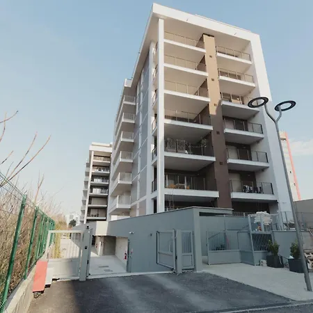 Gohost - Modern And Bright With Terrace And Balcony Daire